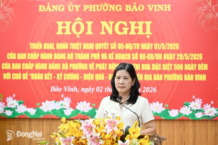 Bí thư Đảng ủy, Chủ tịch HĐND phường Bảo Vinh Nguyễn Bích Thủy phát biểu chỉ đạo tại hội nghị. Ảnh: Hương Lan