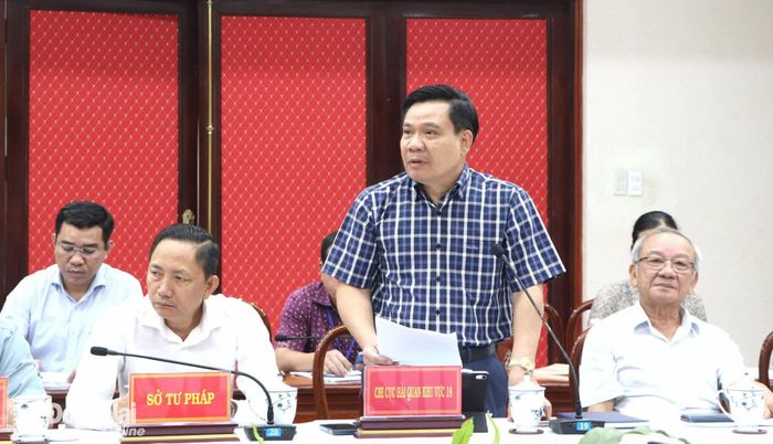 Chi cục trưởng Chi cục Hải quan khu vực XVIII Lê Văn Thung phát biểu tại buổi làm việc. Ảnh: Ngọc Liên