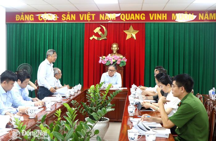 Đại diện Công ty TNHH MTV Xổ số kiến thiết và Dịch vụ tổng hợp Đồng Nai báo cáo kết quả hoạt động của đơn vị. Ảnh: Vương Thế