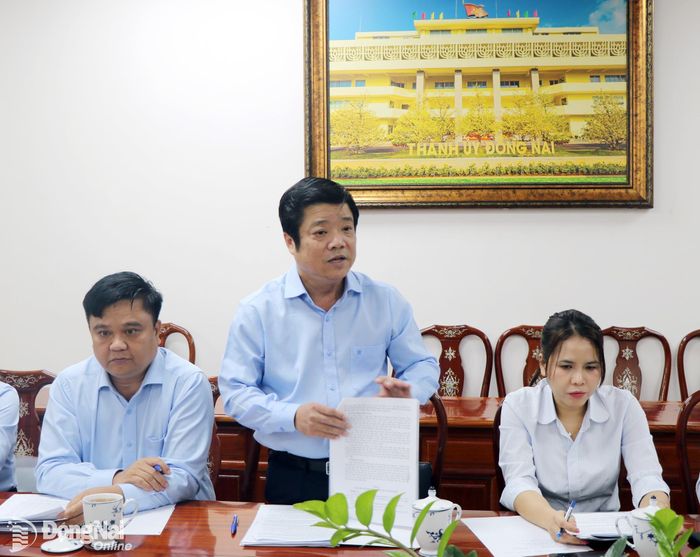 Đại diện Công ty TNHH MTV Xổ số kiến thiết và Dịch vụ tổng hợp Bình Phước báo cáo kết quả hoạt động của đơn vị. Ảnh: Vương Thế