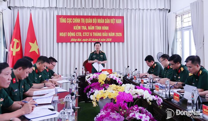 Thượng tướng Đỗ Xuân Tụng, Ủy viên Trung ương Đảng, Ủy viên Quân ủy Trung ương, Phó Chủ nhiệm Tổng cục Chính trị Quân đội nhân dân Việt Nam quán triệt các nội dung kiểm tra. Ảnh: Nguyệt Hà