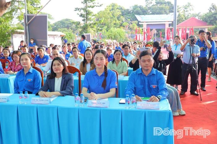 Đại biểu, đoàn viên, thanh niên tham dự Lễ ra quân Chiến dịch Thanh niên tình nguyện Hè năm 2026 tại xã Phú Thọ.