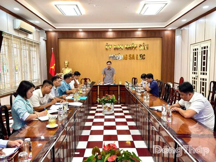 Tỉnh ủy viên, Bí thư Đảng ủy phường Sa Đéc Nguyễn Văn Vũ Minh phát biểu tại buổi làm việc. Ảnh: NGỌC DUY