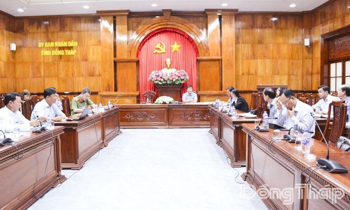 Quang cảnh cuộc họp.