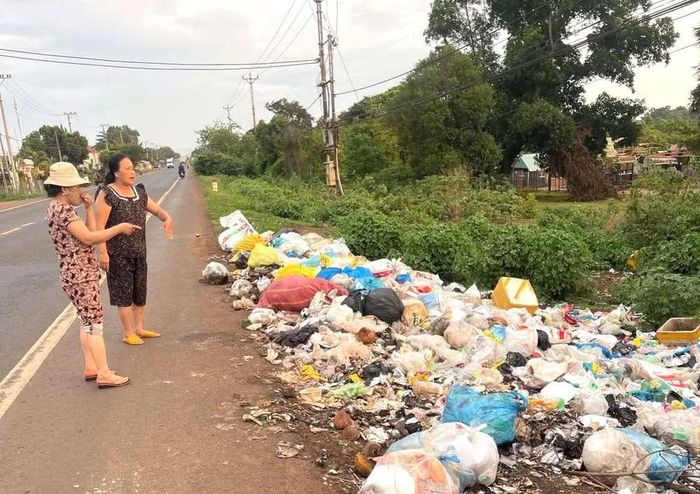  Người dân đã nhiều lần kiến nghị nhưng bãi rác vẫn chưa được giải quyết dứt điểm. Ảnh: Quang Tấn 