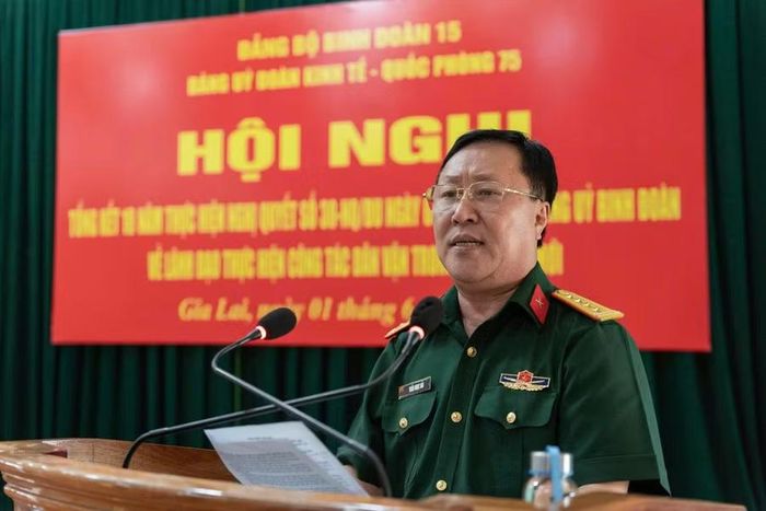 Đại tá Trần Ngọc Hải - Phó Tư lệnh kiêm Tham mưu trưởng Binh đoàn 15 phát biểu chỉ đạo hội nghị. Ảnh: Trần Đức
