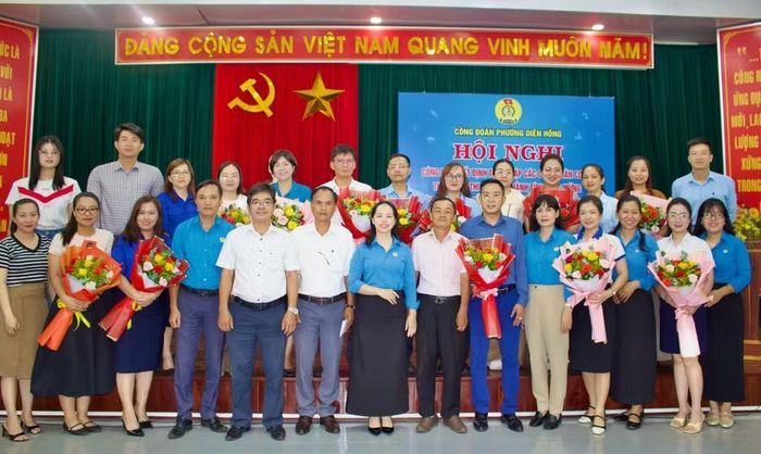  Các đại biểu chụp ảnh lưu niệm. Ảnh: Minh Chí 