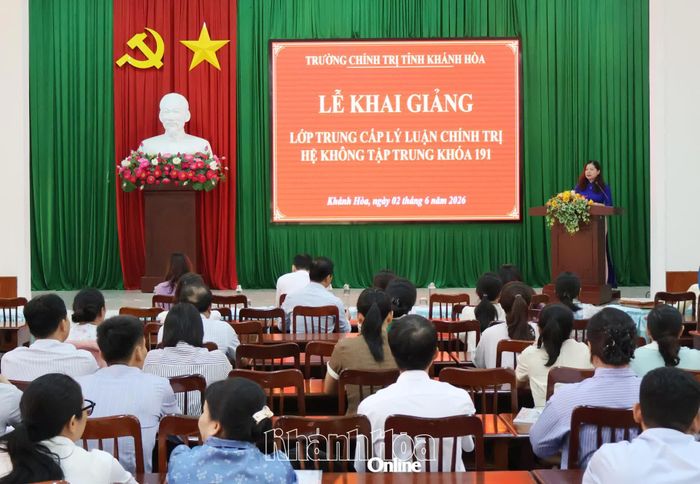 Quang cảnh lễ khai giảng.