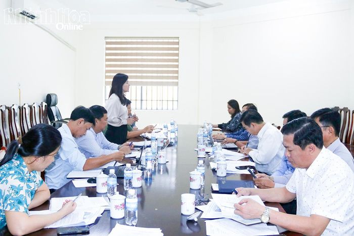 Quang cảnh cuộc họp.