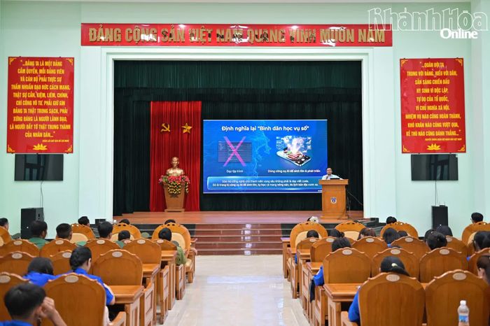 Tuyên truyền về phong trào Bình dân học vụ số cho các đoàn viên, thanh niên.