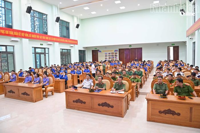 Tổ chức hội nghị tuyên truyền về biển, đảo cho các đoàn viên, thanh niên.