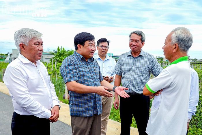 Phó Chủ tịch UBND tỉnh Trịnh Minh Hoàng gặp gỡ người dân trong vùng Dự án Nhà máy điện hạt nhân Ninh Thuận 2.