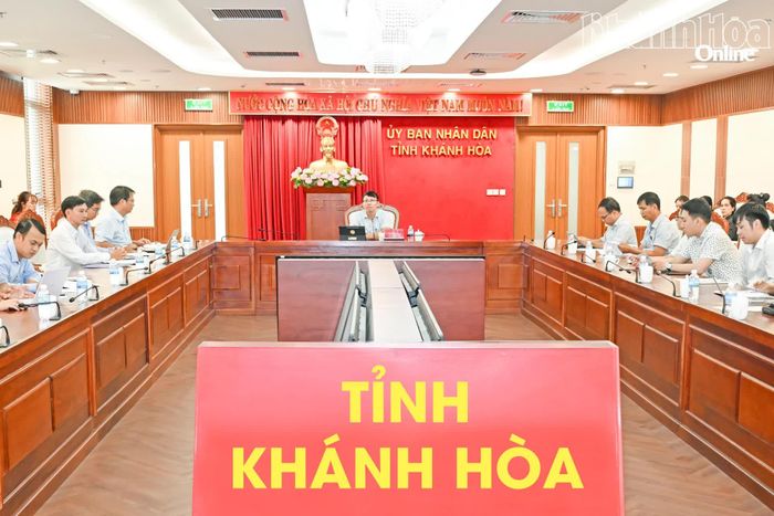 Quang cảnh cuộc họp.