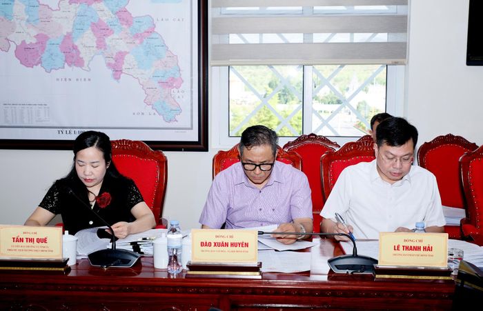 Đại biểu dự phiên họp. 