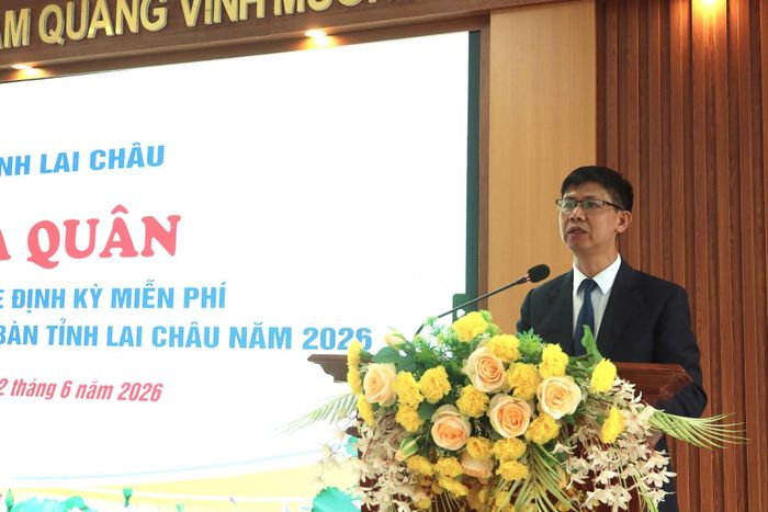 Thầy thuốc Nhân dân Bùi Tiến Thanh – Tỉnh ủy viên, Giám đốc Sở Y tế phát biểu hưởng ứng tại buổi lễ.
