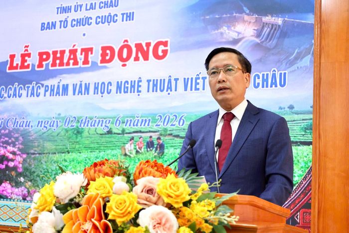 Đồng chí Lê Đức Dục - Ủy viên Ban Thường vụ, Trưởng Ban Tuyên giáo và Dân vận Tỉnh ủy, Trưởng Ban Tổ chức cuộc thi phát động cuộc thi.