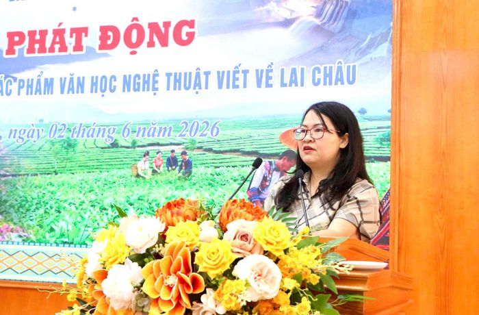 Lãnh đạo Hội Văn học nghệ thuật tỉnh phát biểu hưởng ứng cuộc thi.