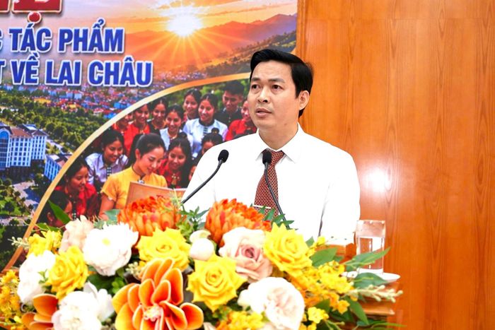 Đồng chí Nguyễn Đình Toán - Phó trưởng Ban Tuyên giáo và Dân vận Tỉnh ủy, Phó Trưởng Ban Tổ chức cuộc thi thông qua thể lệ cuộc thi.