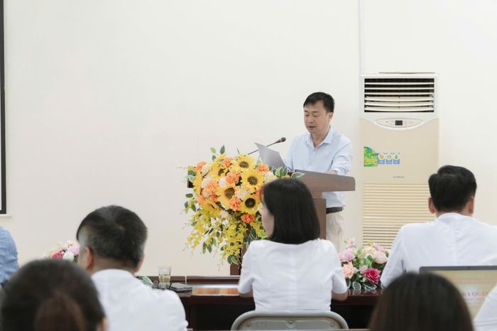 Lãnh đạo Bệnh viện Đa khoa Tam Đường phát biểu hưởng ứng tại lễ ra quân.