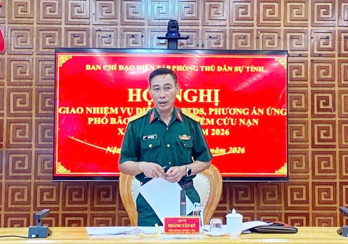 Đại tá Hoàng Văn Kỳ - Phó Chỉ huy trưởng, Tham mưu trưởng Bộ CHQS tỉnh phát biểu kết luận hội nghị.