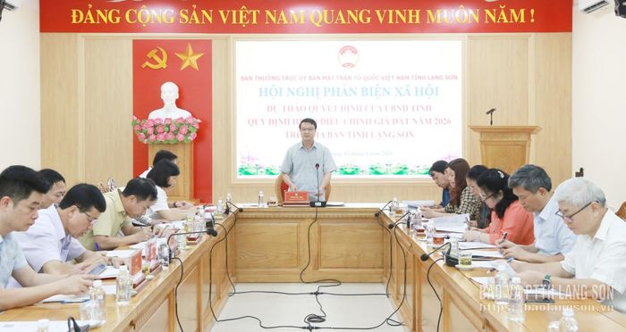 Đồng chí Phó Chủ tịch Ủy ban MTTQ Việt Nam tỉnh chủ trì hội nghị