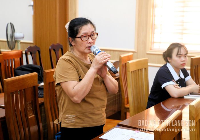 Cử tri thôn Vườn Sái phát biểu ý kiến tại hội nghị