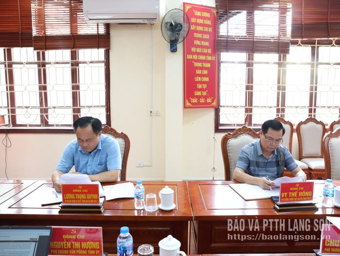 Các đồng chí lãnh đạo Ban Nội chính Tỉnh ủy dự buổi làm việc