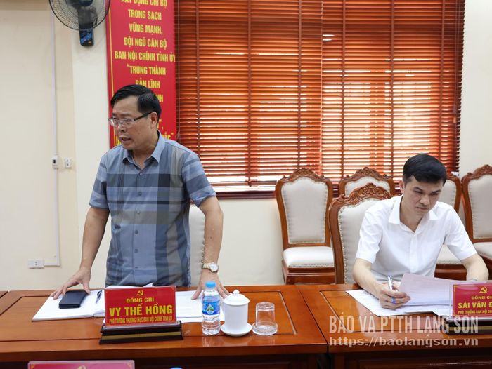 Đồng chí Phó Trưởng Ban Thường trực Ban Nội chính Tỉnh ủy phát biểu tại buổi làm việc