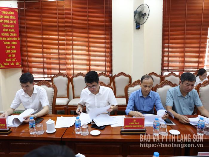 Các đại biểu dự buổi làm việc