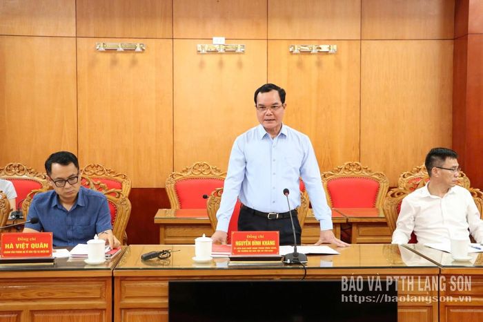Đồng chí Nguyễn Đình Khang, Ủy viên Trung ương Đảng, Bộ trưởng Bộ Dân tộc và Tôn giáo phát biểu tại buổi làm việc