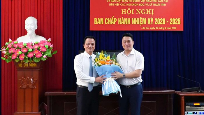  Đồng chí Giàng Quốc Hưng - Ủy viên Ban Thường vụ Tỉnh ủy, Phó Chủ tịch UBND tỉnh được bầu giữ chức Chủ tịch Liên hiệp các Hội Khoa học và Kỹ thuật tỉnh Lào Cai, nhiệm kỳ 2020 - 2025. 