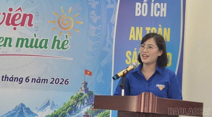 Bà Dương Thị Vui - Phó Bí thư Tỉnh đoàn, Chủ tịch Hội đồng Đội tỉnh, Giám đốc Trung tâm Hoạt động Thanh thiếu nhi tỉnh phát động chuỗi hoạt động "Hè an toàn - Vạn niềm vui".