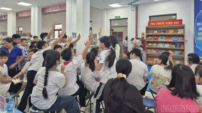 Thiếu nhi hăng hái tham gia vào các hoạt động trong chương trình.
