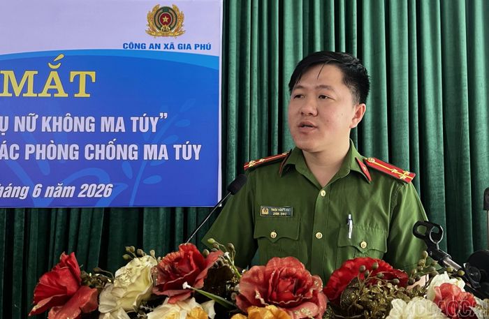 Công an xã Gia Phú tuyên truyền về phòng chống ma túy.