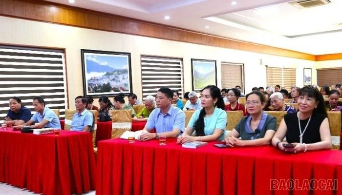 Các đại biểu dự buổi gặp mặt.