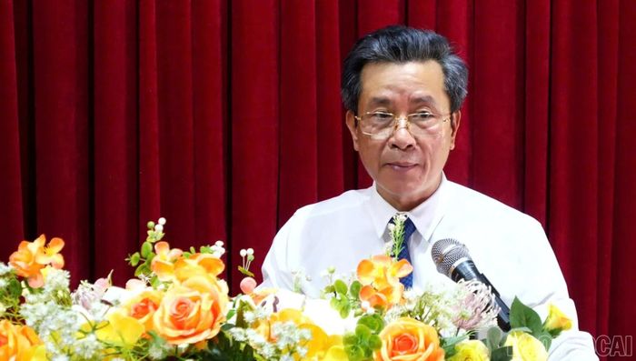 Đồng chí Vũ Lê Chung Anh - Bí thư Đảng ủy, Chủ tịch HĐND xã Lương Thịnh phát biểu tại lễ kết nạp.
