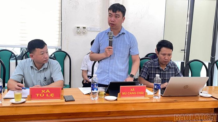 Lãnh đạo xã Mù Cang Chải phát biểu tại hội nghị.