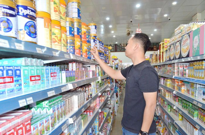 Anh Nguyễn Như Thạnh cho biết, dù lượng khách có giảm nhưng anh vẫn chú trọng đến chất lượng hàng hóa