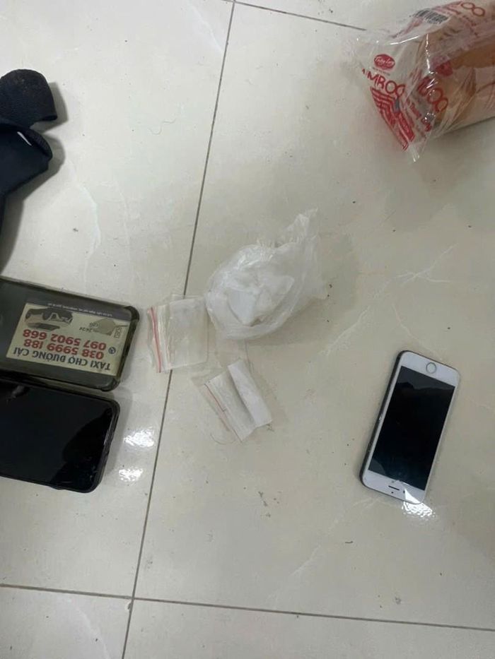 Vật chứng Công an xã kiểm tra thu giữ trong vụ án tàng trữ và mua bán trái phép chất ma túy.