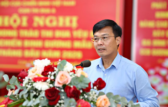 Đồng chí Đinh Văn Tuấn, Tỉnh ủy viên, Phó Chủ tịch UBND tỉnh Lâm Đồng phát biểu tại hội nghị