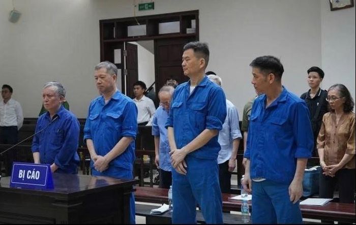 Các bị cáo liên quan đến vụ án tại phiên tòa.