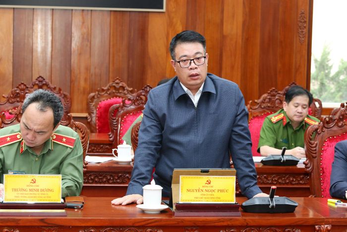 Tỉnh ủy viên, Phó Chủ tịch UBND tỉnh Lâm Đồng Nguyễn Ngọc Phúc phát biểu tại hội nghị