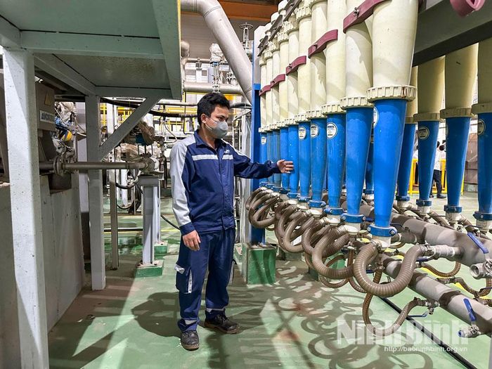 Dây chuyền tự động hóa sản xuất giấy của Nhà máy Giấy HKB - Hoa Lư.