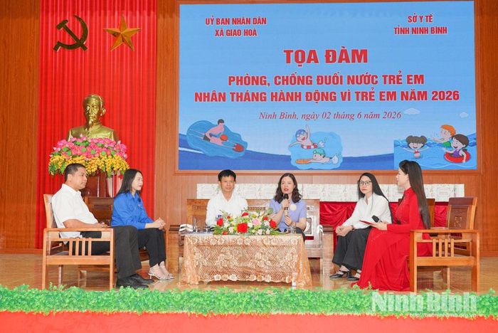 Các đại biểu trao đổi về công tác phòng, chống đuối nước trẻ em tại buổi tọa đàm.