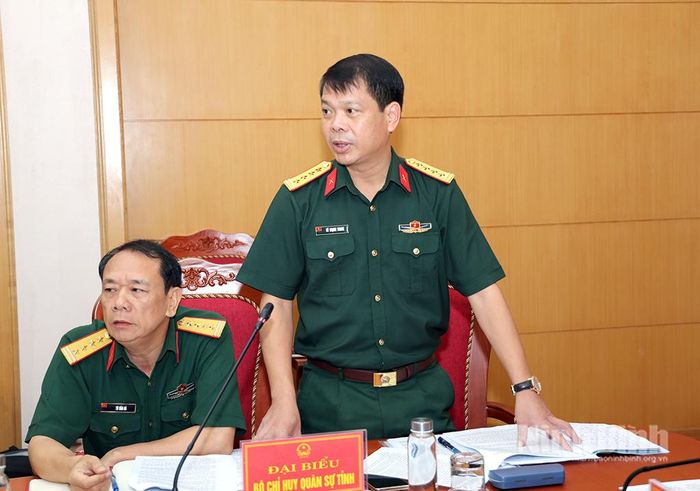 Lãnh đạo Bộ Chỉ huy Quân sự tỉnh phát biểu tại hội nghị.