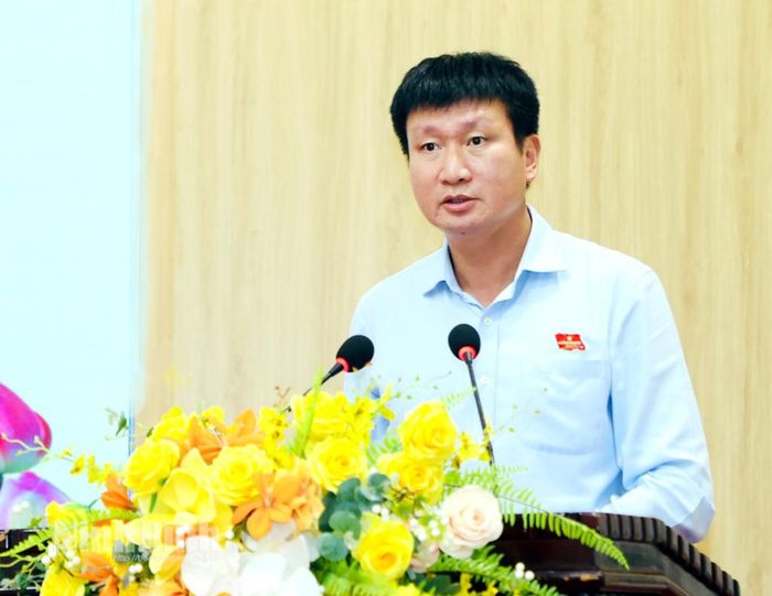 Đồng chí Trần Huy Tuấn, Ủy viên Trung ương Đảng, Bí thư Tỉnh ủy phát biểu kết luận hội nghị tiếp xúc cử tri.