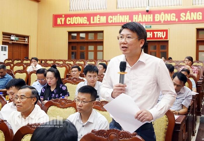 Lãnh đạo xã Nam Xang phát biểu tại hội nghị.