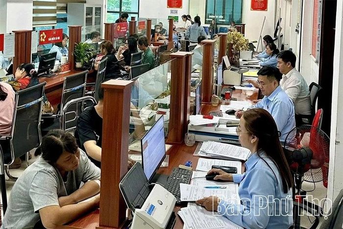 Trung tâm Phục vụ hành chính công phường Hòa Bình là một trong những đơn vị triển khai sớm ứng dụng Chatbot AI hỗ trợ giải quyết thủ tục hành chính.