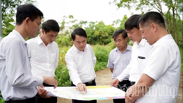 Lãnh đạo phường Việt Trì kiểm tra công tác quy hoạch các dự án.
