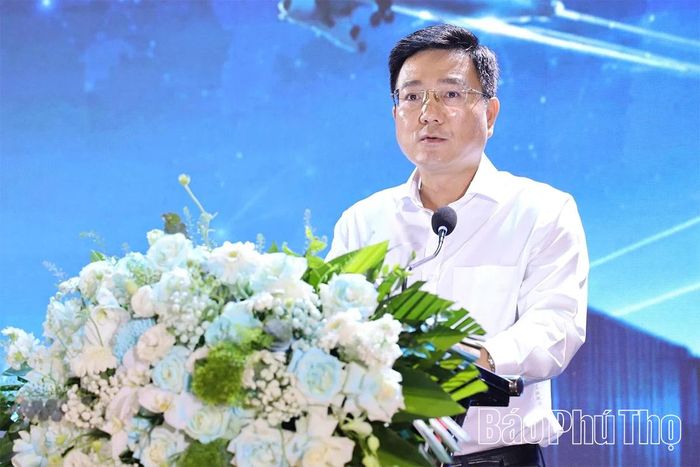 Đồng chí Phó Chủ tịch UBND tỉnh Vũ Việt Văn phát biểu tại hội nghị.